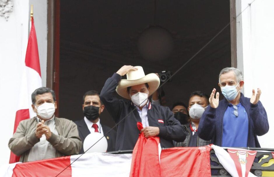 Pedro Castillo realizó un balconazo a su llegada a Lima ...